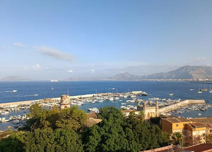 Rineddahouse Arenella - Vista Mare Panoramica A Con Parcheggio Privato